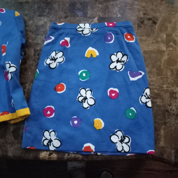 Vintage  80's CARLISLE  TWO PIECE  SKIRT SET.  Pre-owned  excellent condition - Picture 4 of 15